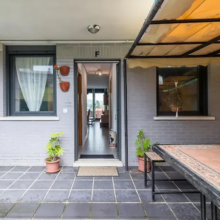 Dom wakacyjny In With Private Terrace